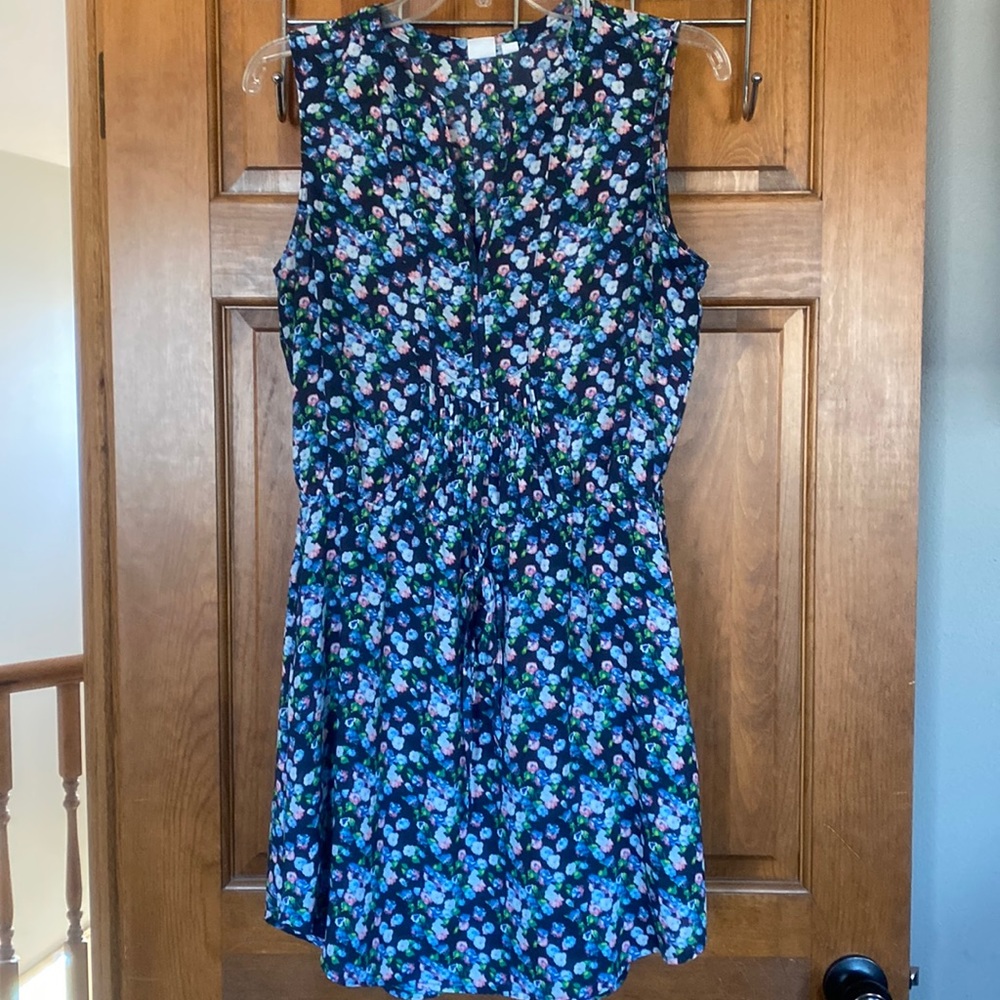 Gap sleeveless tie waist, vneck summer dress. Sz Small. Navy floral
